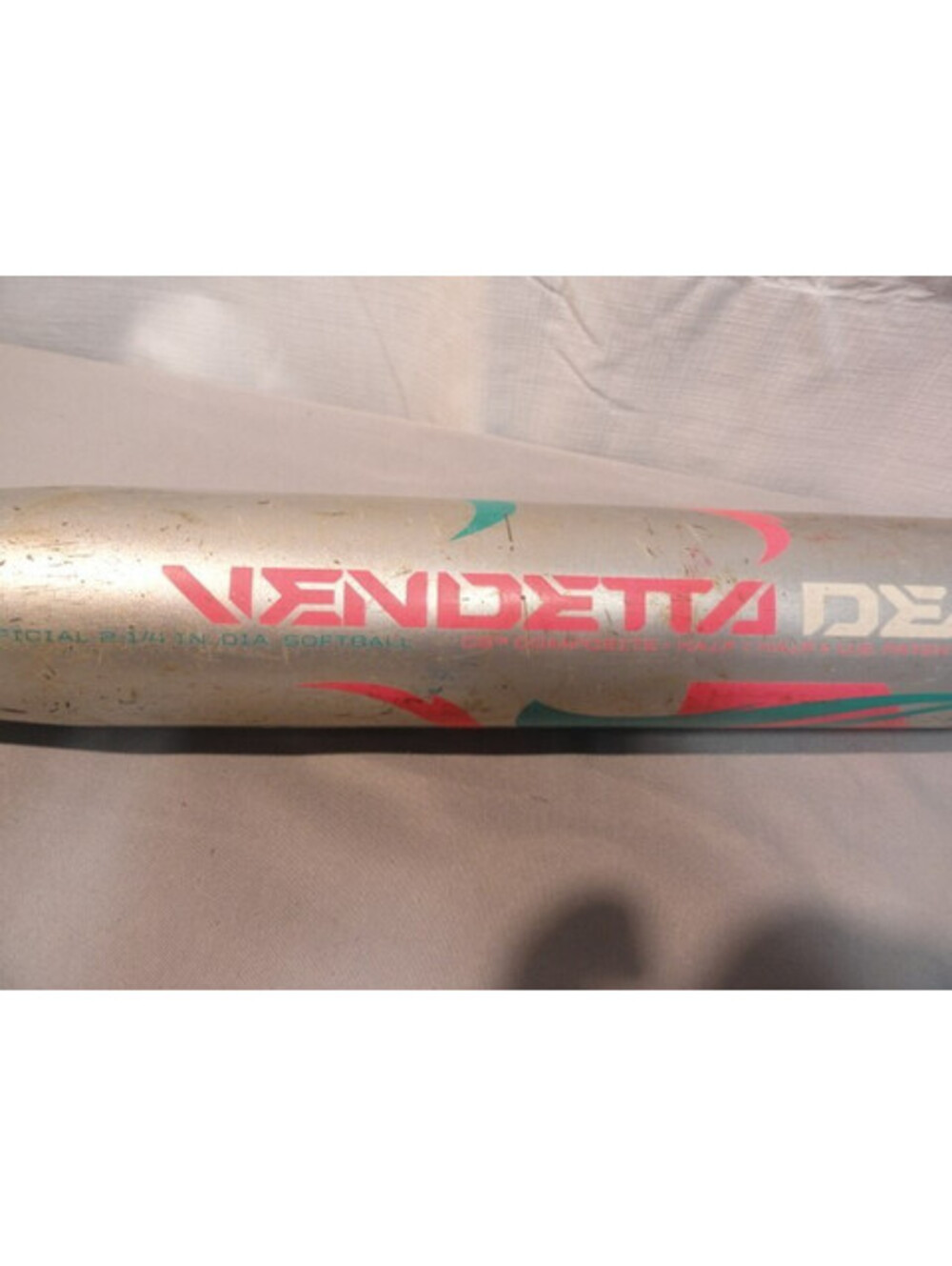 DEMARINI VENDETTA VCF-17 FASTPITCH SOFTBALL BAT 33in 21oz 2 1/4in -12